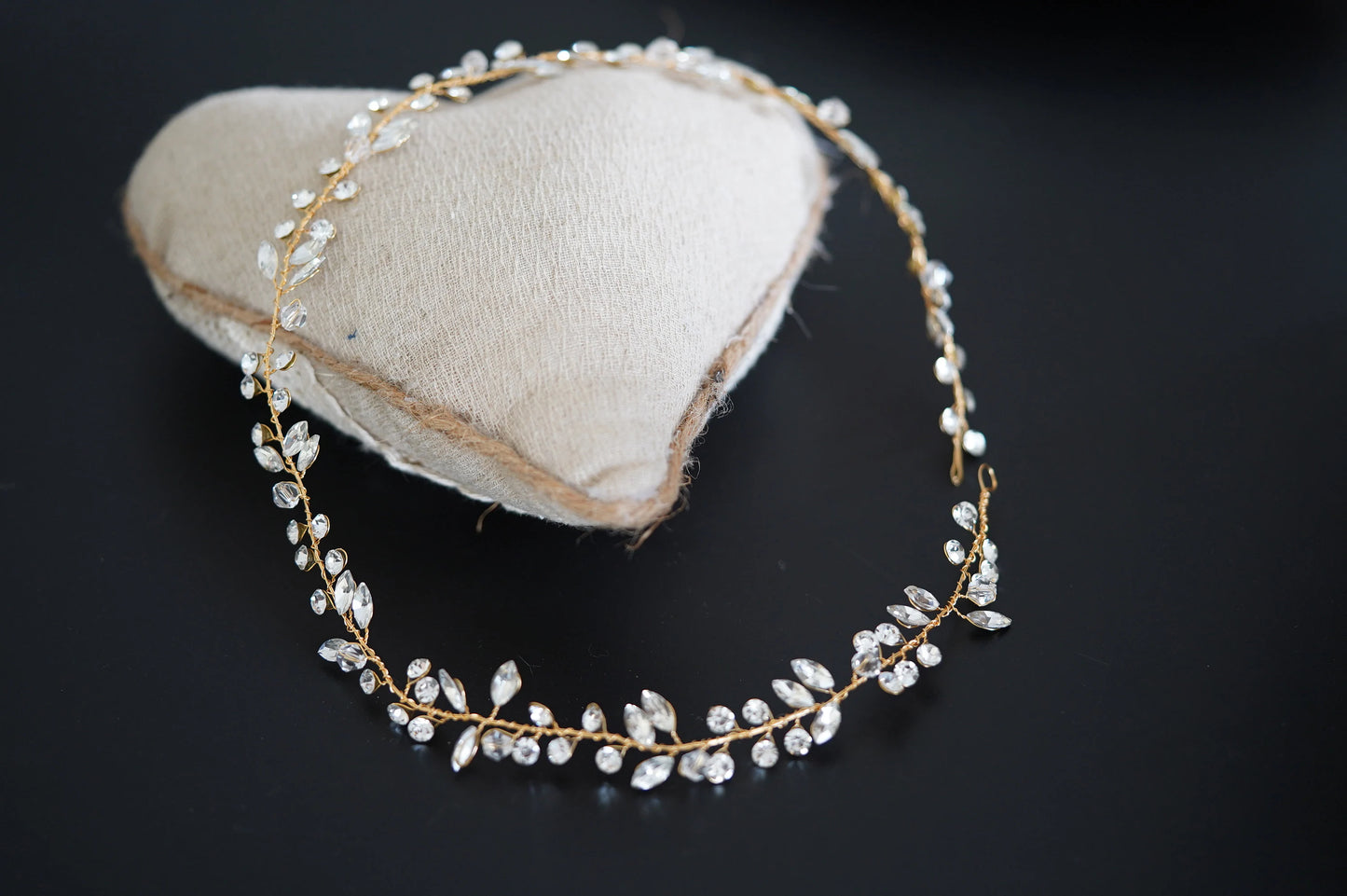 goldener Braut Haarschmuck, Zirkonia Braut Haarband 40 cm lang, funkelndes Braut Haarband, minimalistisches Design, Geschenk Tipp Hochzeit