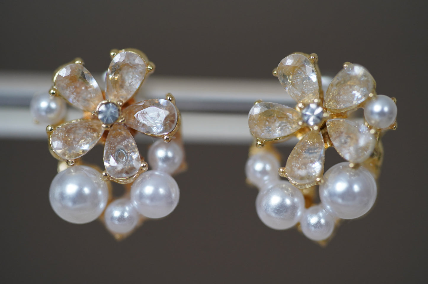 goldene Braut Ohrringe, Perlen Blüten Ohrringe Braut, Blüten Ohrringe, Hochzeit, vintage Style ronde Ohrringe, Braut, Geschenk Tipp