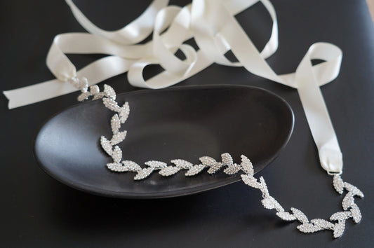 Brautgürtel silber,Blätter Gürtel Hochzeit, Strass Grürtel ivory farbenes Satinband, Geschenktipp Hochzeit, Geschenktipp Braut