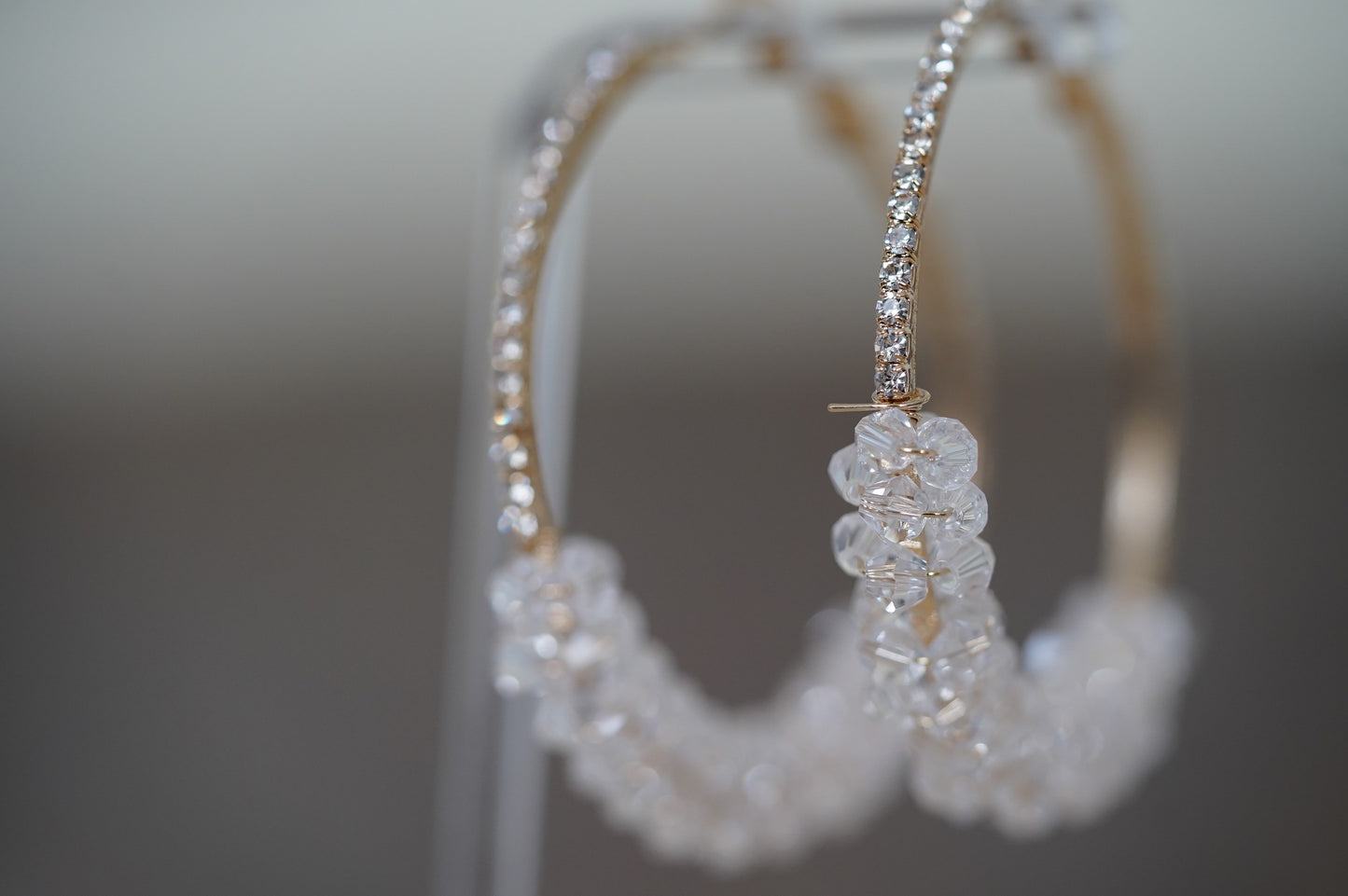 Glitzer Creolen gold Statement Ohrringe Braut Hochzeits Creolen mit weisen Zirkonias Braut Jungfer Ohrringe