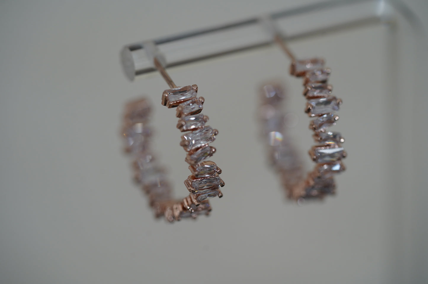 Damen Creolen roselgold, Glizter Ohrstecker Halbkreis, festliche Rosegold Creolen