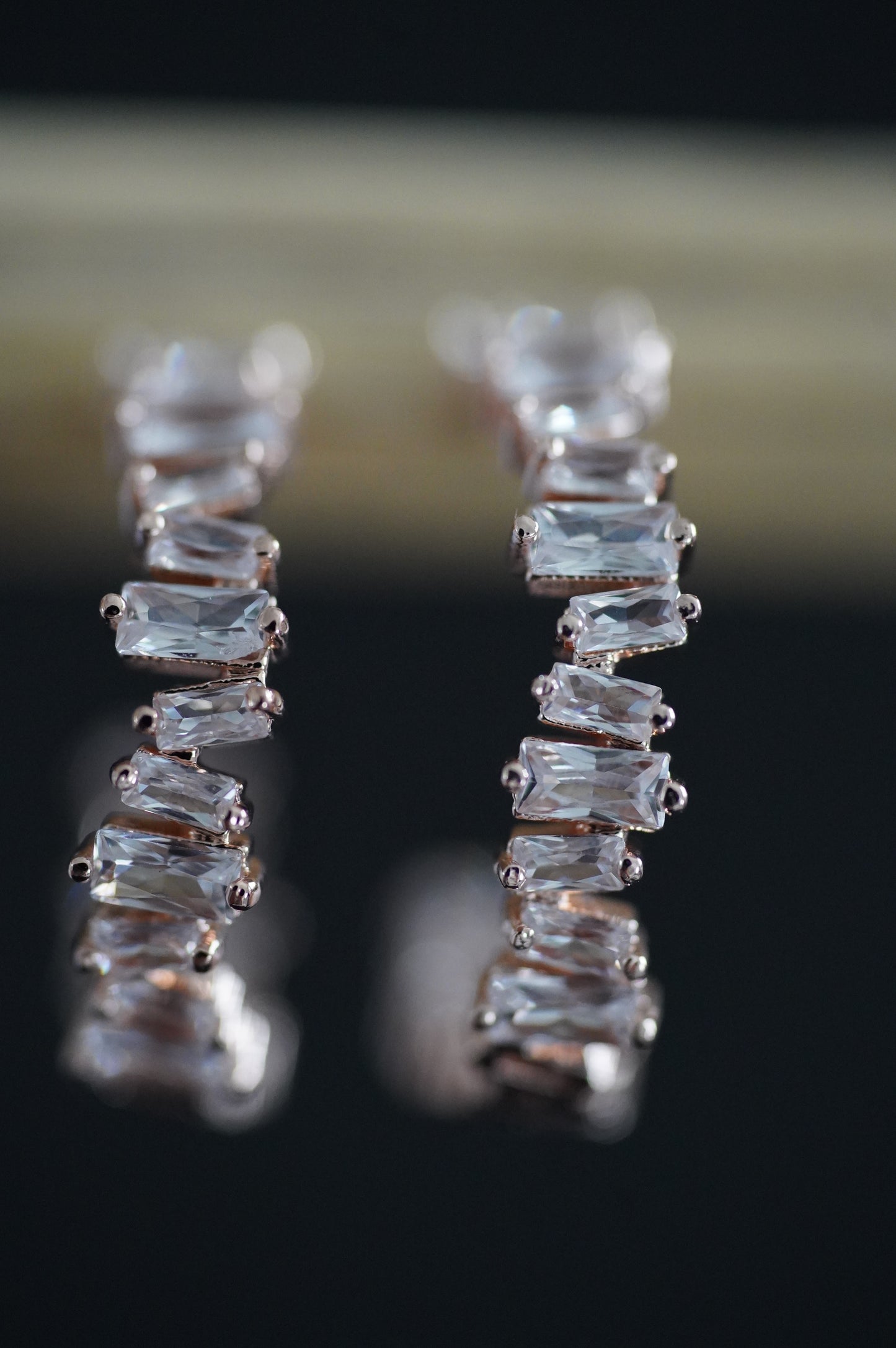 Damen Creolen roselgold, Glizter Ohrstecker Halbkreis, festliche Rosegold Creolen