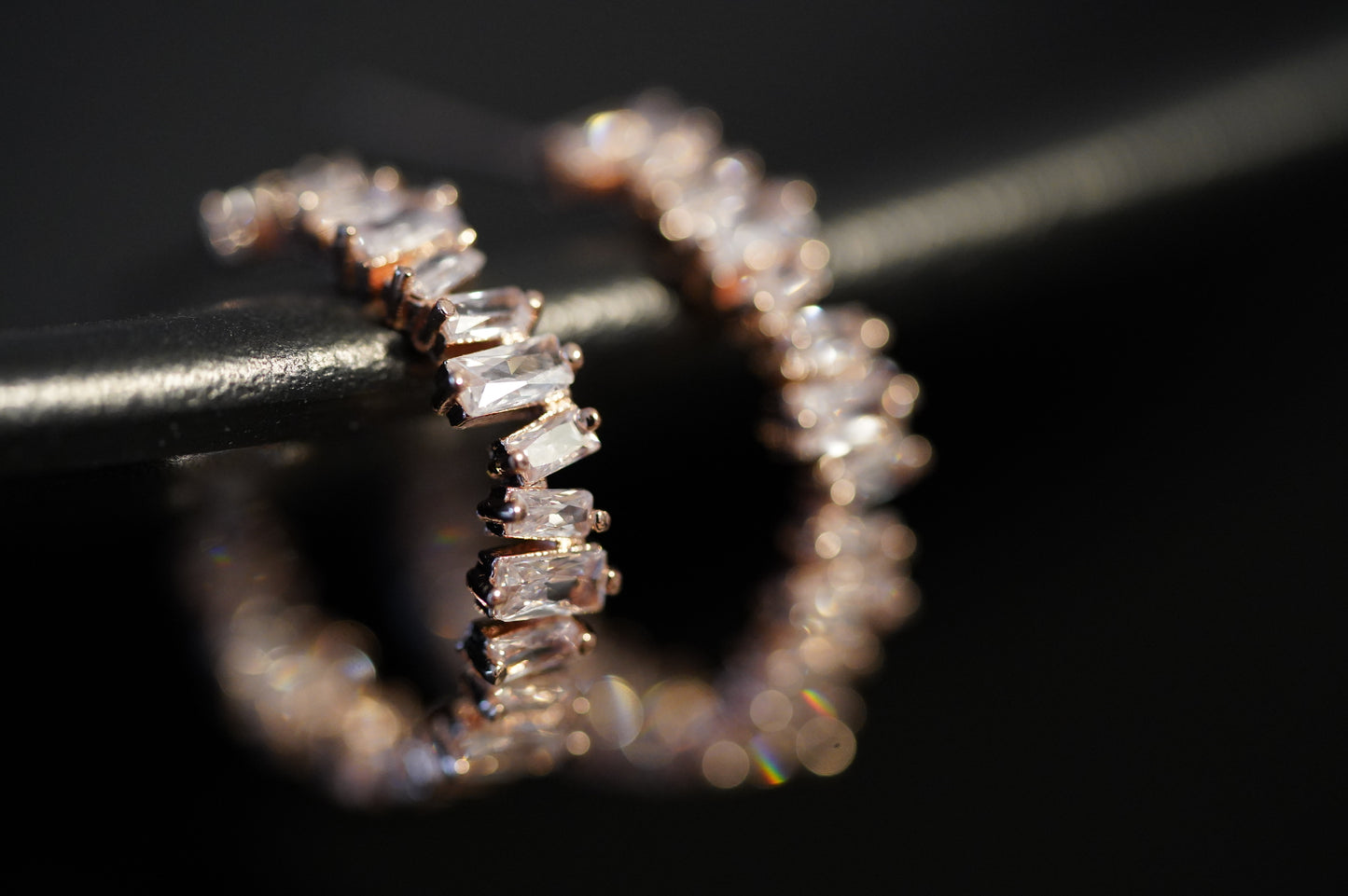 Damen Creolen roselgold, Glizter Ohrstecker Halbkreis, festliche Rosegold Creolen